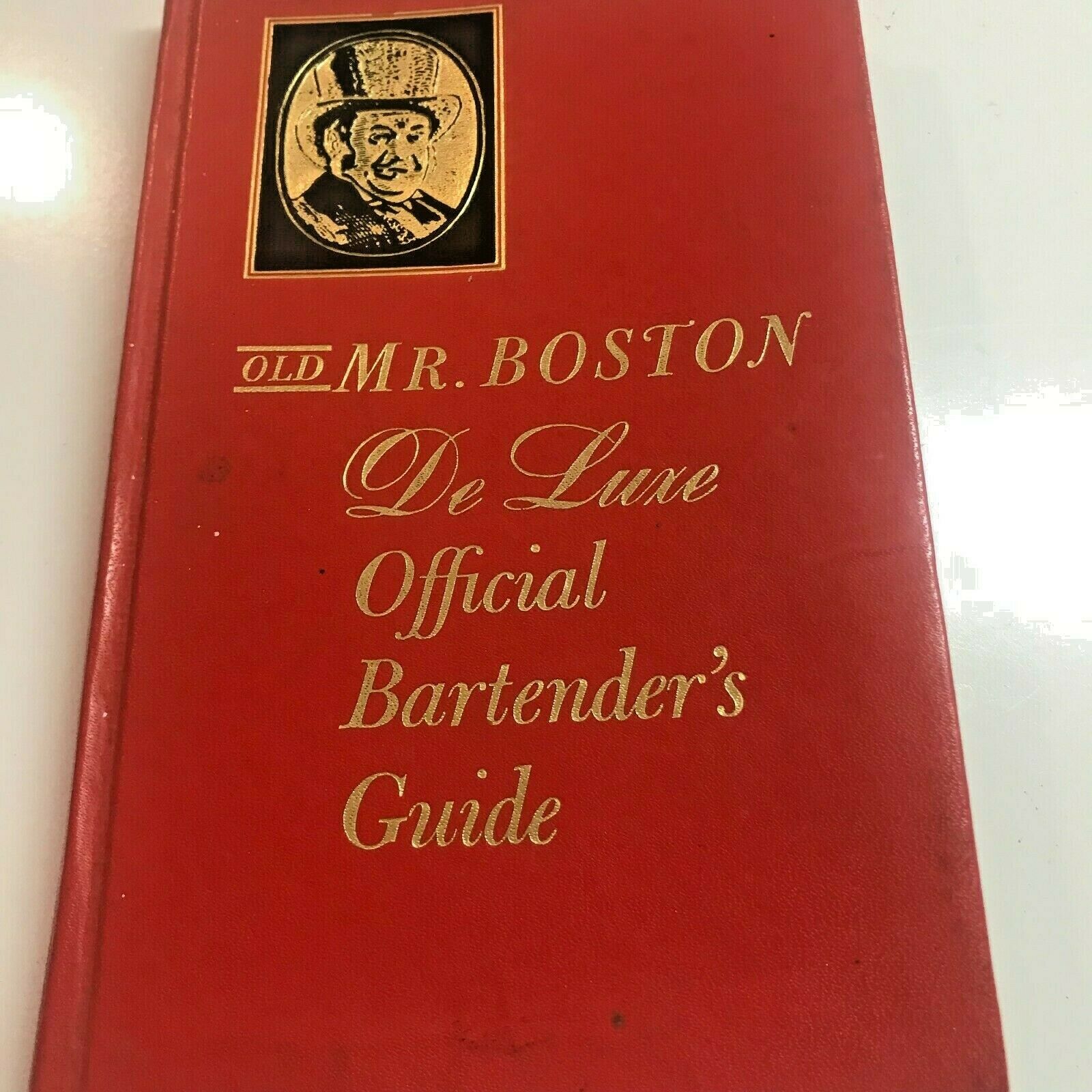 1961-boston Massachusetts Old Mr. Boston De Luxe Official Bartender's Guide-p2